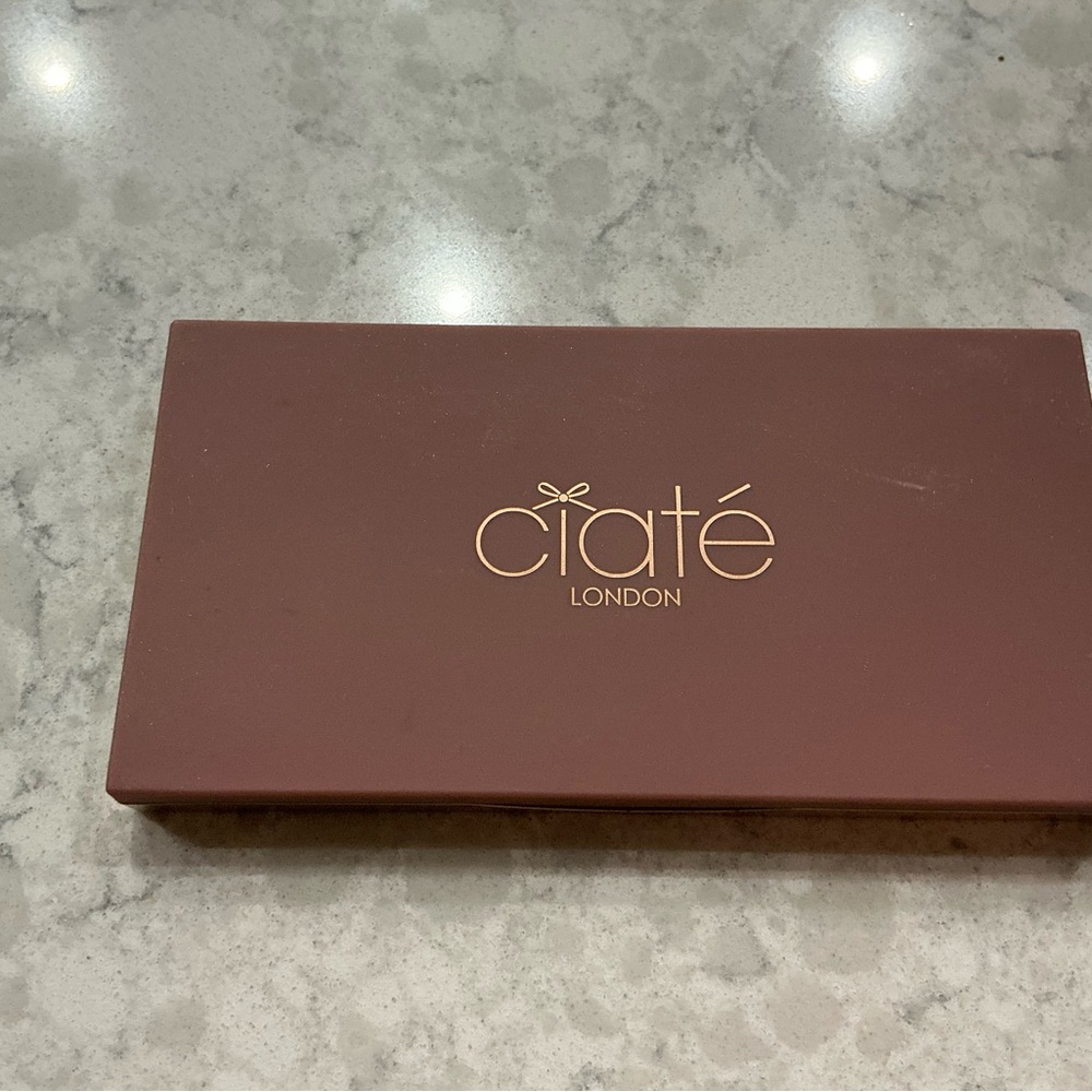 CǏATE LONDON VELVET EYESHADOW PALETTE